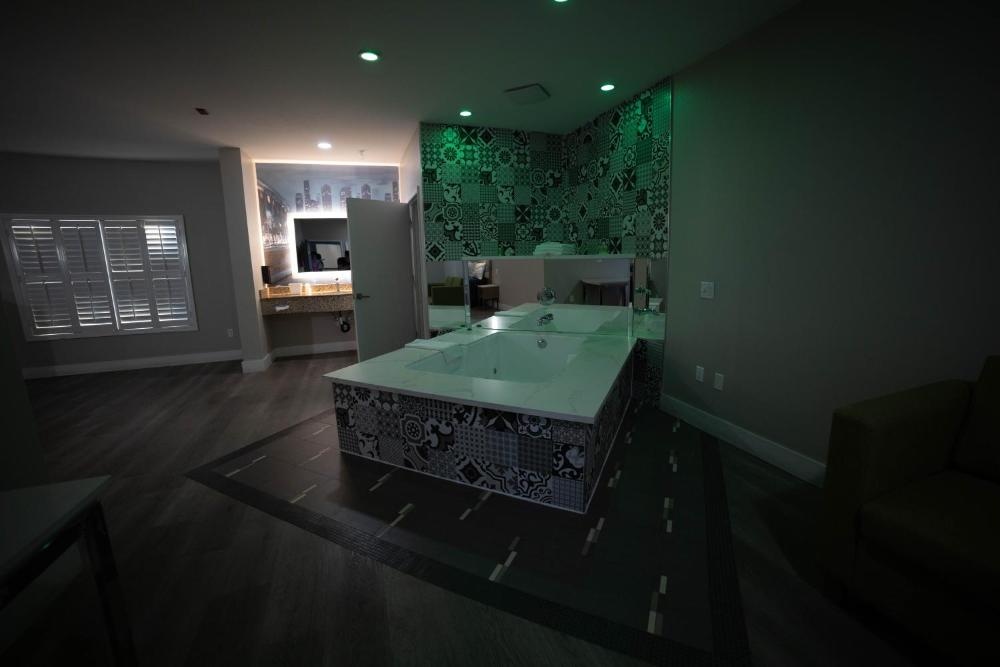 Mid City Inn & Suites Pico Rivera