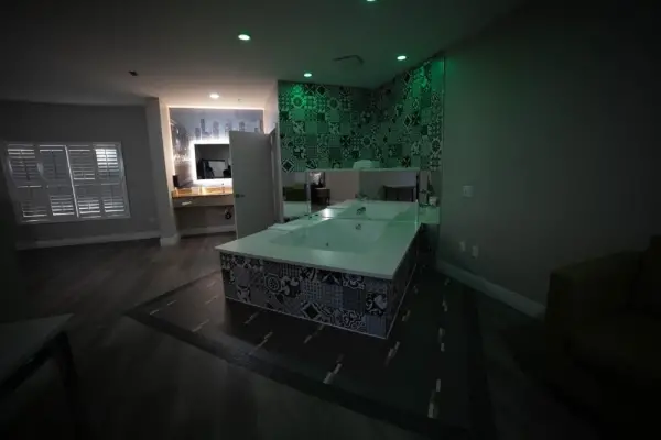 Mid City Inn & Suites Pico Rivera 9