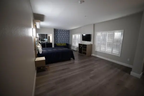 Mid City Inn & Suites Pico Rivera 10
