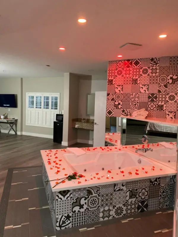 Mid City Inn & Suites Pico Rivera 4