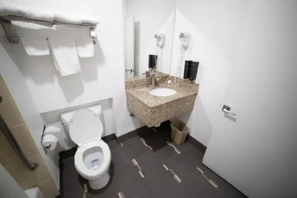 Mid City Inn & Suites Pico Rivera 7